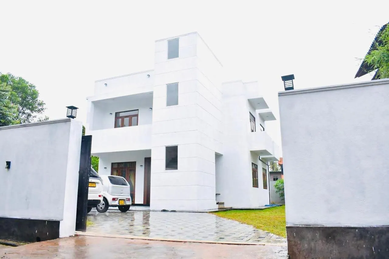 Twinstop Villa Minuwangoda