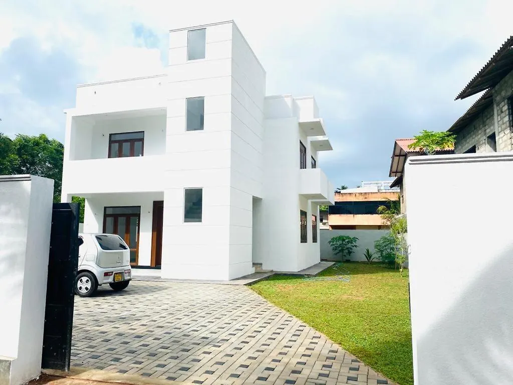 Twinstop Villa Minuwangoda Apartment